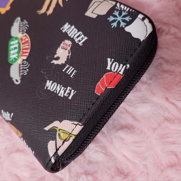 F•R•I•E•N•D•S Wallet. Zip-Around. - Picture 6 of 12